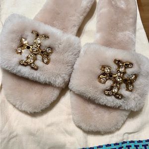 Tory Burch Slides Jeweled Logo Shearling in Buttermilk Size 10 $298 NWT!!!!